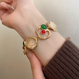 Conjunto Colar e Pulseira Esmaltado Vermelho e Verde de Maça Abstrata