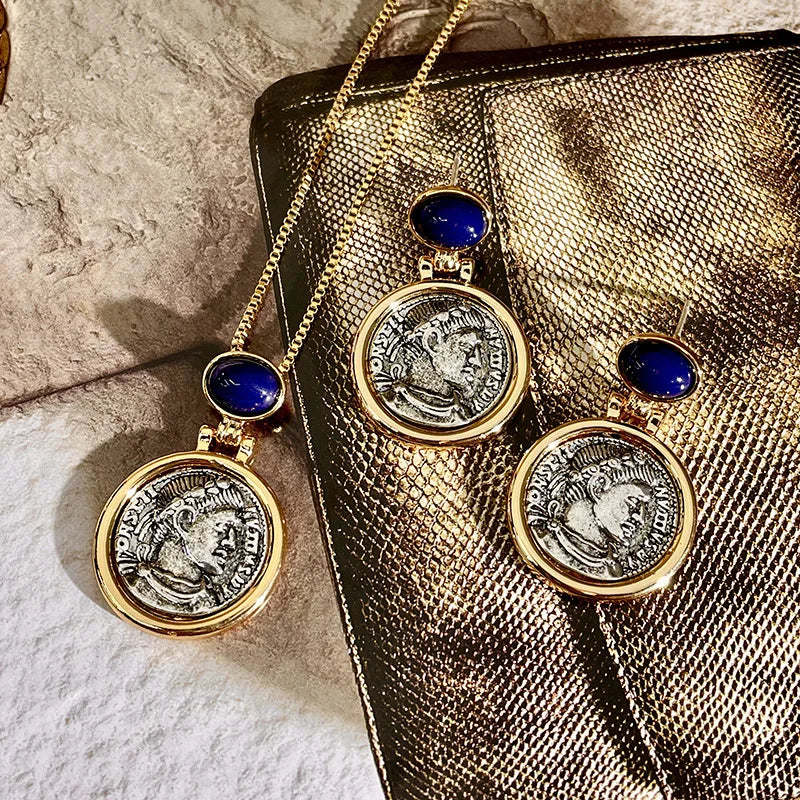 Conjunto de Colar e Brinco de Moeda Vintage Prata e Dourado Pedra Azul