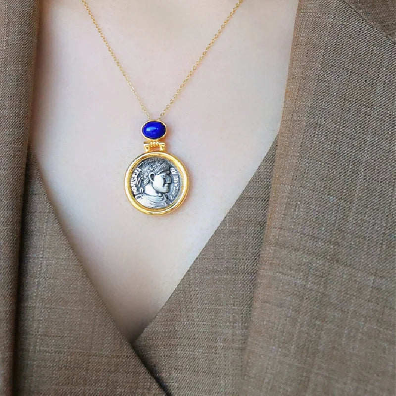 Conjunto de Colar e Brinco de Moeda Vintage Prata e Dourado Pedra Azul