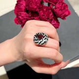 Anel Ajustável Grande Branco e Preto Zebra com Pedra Vermelha Ruby de Festa