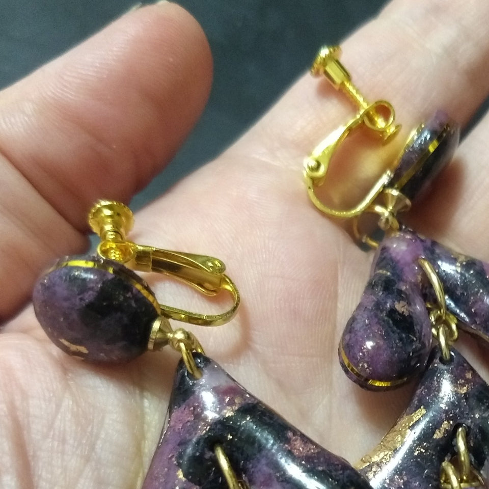 Brinco de Pressão Feminino Grande Roxo e Preto e Dourado em Cerâmica Plástica