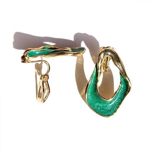 Brinco de Pressão Esmaltado Dourado e Verde Oval Irregular Laszine Shop