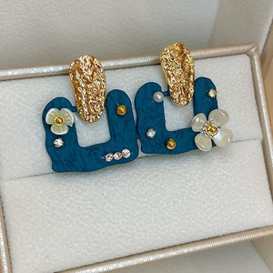 Brinco Artesanal Floral Dourado e Azul Laszine Shop