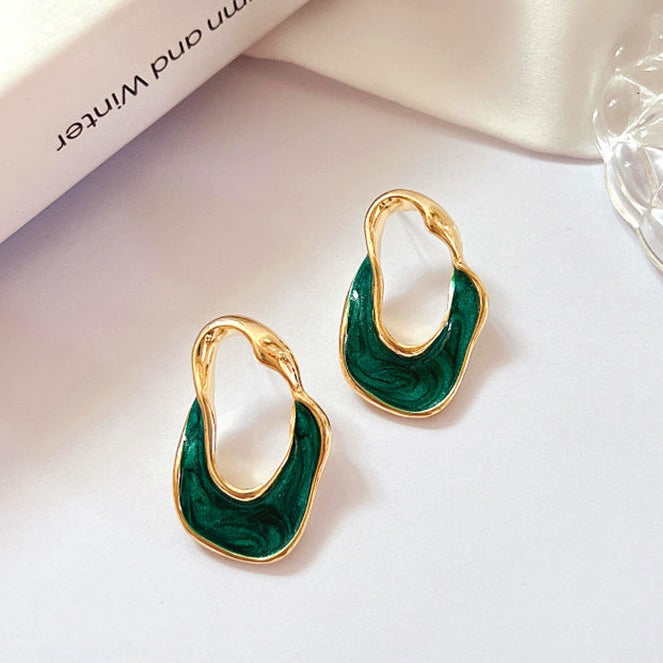 Brinco de Pressão Esmaltado Dourado e Verde Oval Irregular Laszine Shop